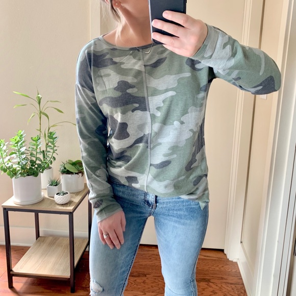 LAST | camo cutie split hem top • size medium | - Picture 4 of 7